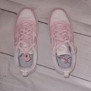 Nike Court Borough Low